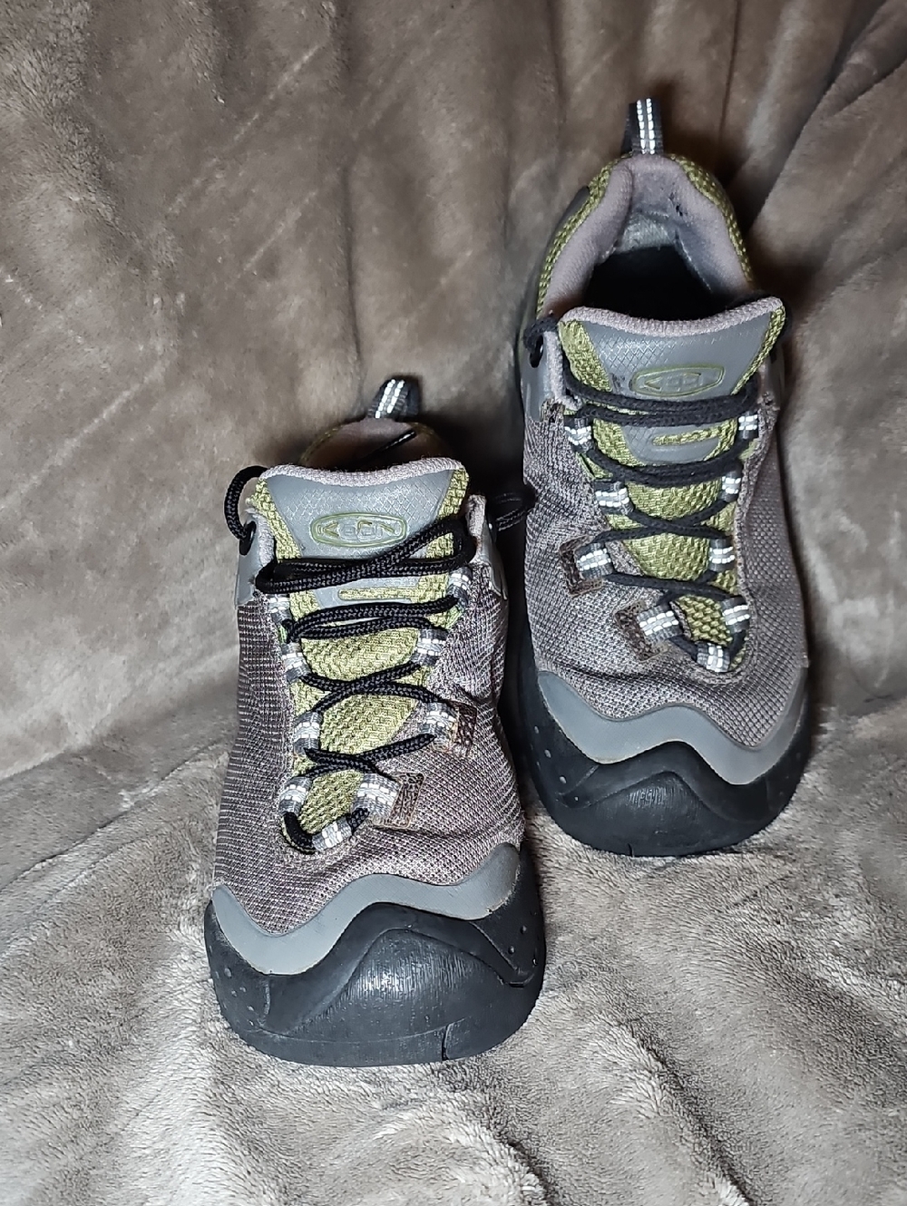 Keen Gray Hiking Shoes with Olive Accents B28